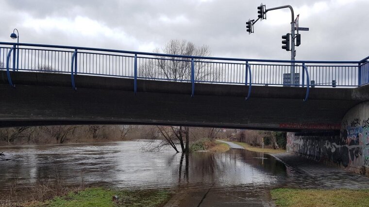 Überfluteter Radweg in Jena